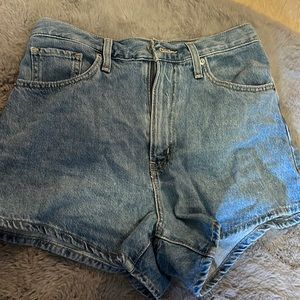 Levi’s High Waisted Mom shorts